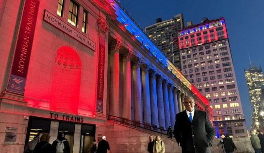 Iluminación de edificios neoyorquinos resalta la independencia dominicana