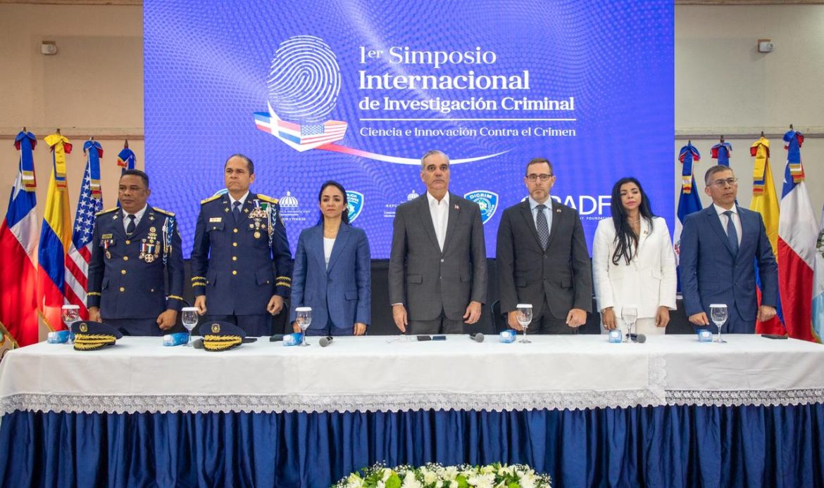 Abinader declara la tecnificación de la DICRIM como política de Estado para fortalecer la justicia