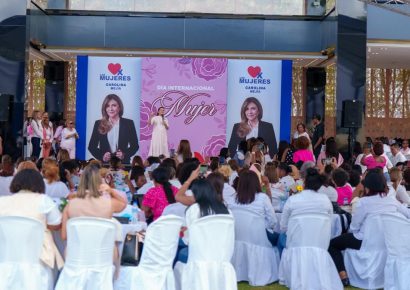 Carolina recibe contundente respaldo de mujeres líderes en encuentro nacional por el Día de la Mujer