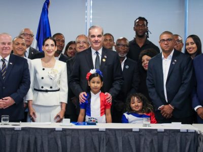 Abinader se reúne con dominicanos en Chile y resalta oportunidades que se abren por buenas relaciones con Kast