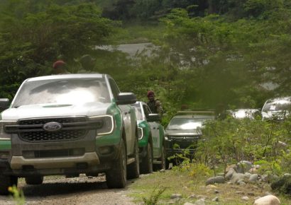 Medio Ambiente interviene el río Haina para restaurar su cauce y detener la extracción ilícita