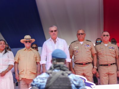 Presidente Abinader lidera desfile cívico-militar en conmemoración del 182.º aniversario de la Batalla del 19 de Marzo