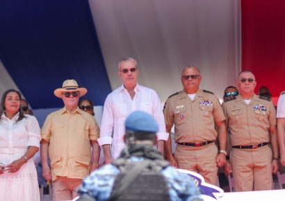 Presidente Abinader lidera desfile cívico-militar en conmemoración del 182.º aniversario de la Batalla del 19 de Marzo