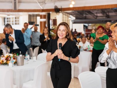 Carolina resalta rol de las juntas de vecinos y encabeza gran agasajo por su día