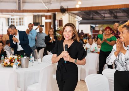 Carolina resalta rol de las juntas de vecinos y encabeza gran agasajo por su día