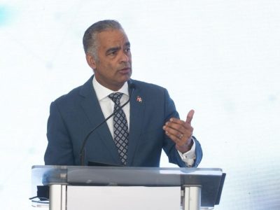 Mantenimientos programados en plantas eléctricas no comprometen el suministro, afirma el ministro Joel Santo