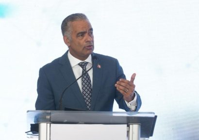 Mantenimientos programados en plantas eléctricas no comprometen el suministro, afirma el ministro Joel Santo