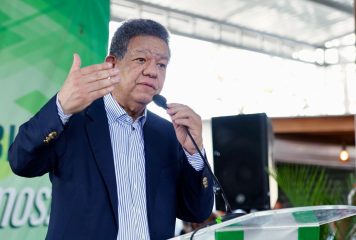 Leonel Fernández atribuye alza del costo de la vida a ineficiencia del Gobierno