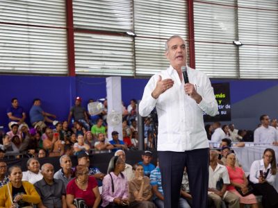 Presidente Abinader entrega 1,025 títulos de propiedad en Hato del Yaque
