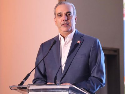 Presidente Abinader se reúne con empresarios para garantizar estabilidad de precios ante crisis