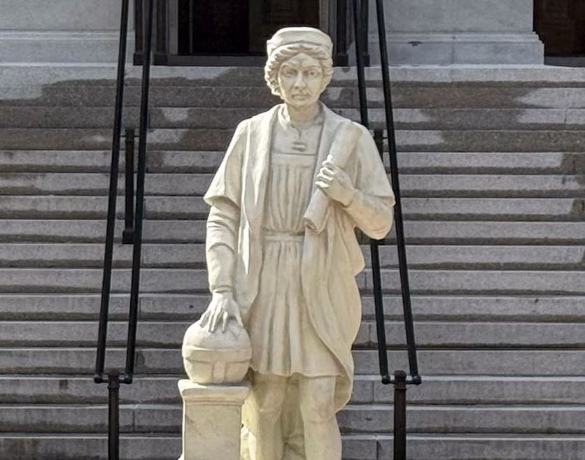 Trump coloca una estatua de Cristóbal Colón en la Casa Blanca en su ofensiva ‘antiwoke’