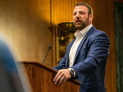 Trump destituye a Kristi Noem y nombra a Markwayne Mullin como nuevo jefe de Seguridad Nacional