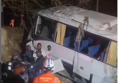 Dos turistas pierden la vida en accidente en Autovía del Este y 18 heridos