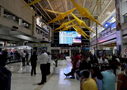 Venezuela negocia con aerolíneas y diplomáticos para reactivar vuelos internacionales