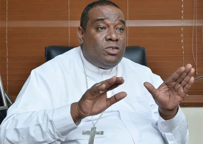 Obispo Castro Marte llama a fortalecer los partidos políticos y descartar candidaturas independientes