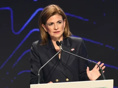 Raquel Peña respalda eliminación de candidaturas independientes y promueve fortalecimiento de los partidos