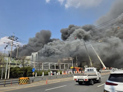 Unos11 muertos y 3 desaparecidos tras incendio en planta automotriz en Corea del Sur