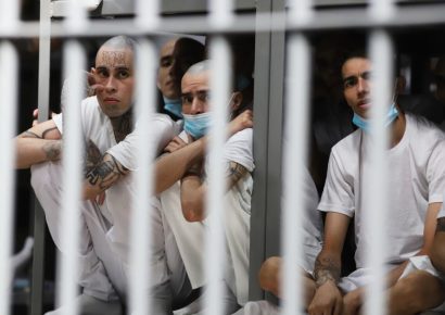 El Salvador plantea cadena perpetua para menores en reforma penal impulsada por Bukele