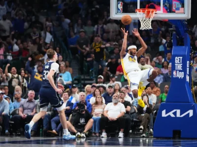 La aparatosa caída de Moody que dejó en shock a todos tras grave lesión de rodilla en la prórroga entre Warriors y Mavericks