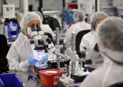 Acuerdo impulsa servicios de esterilización para dispositivos médicos en zona franca