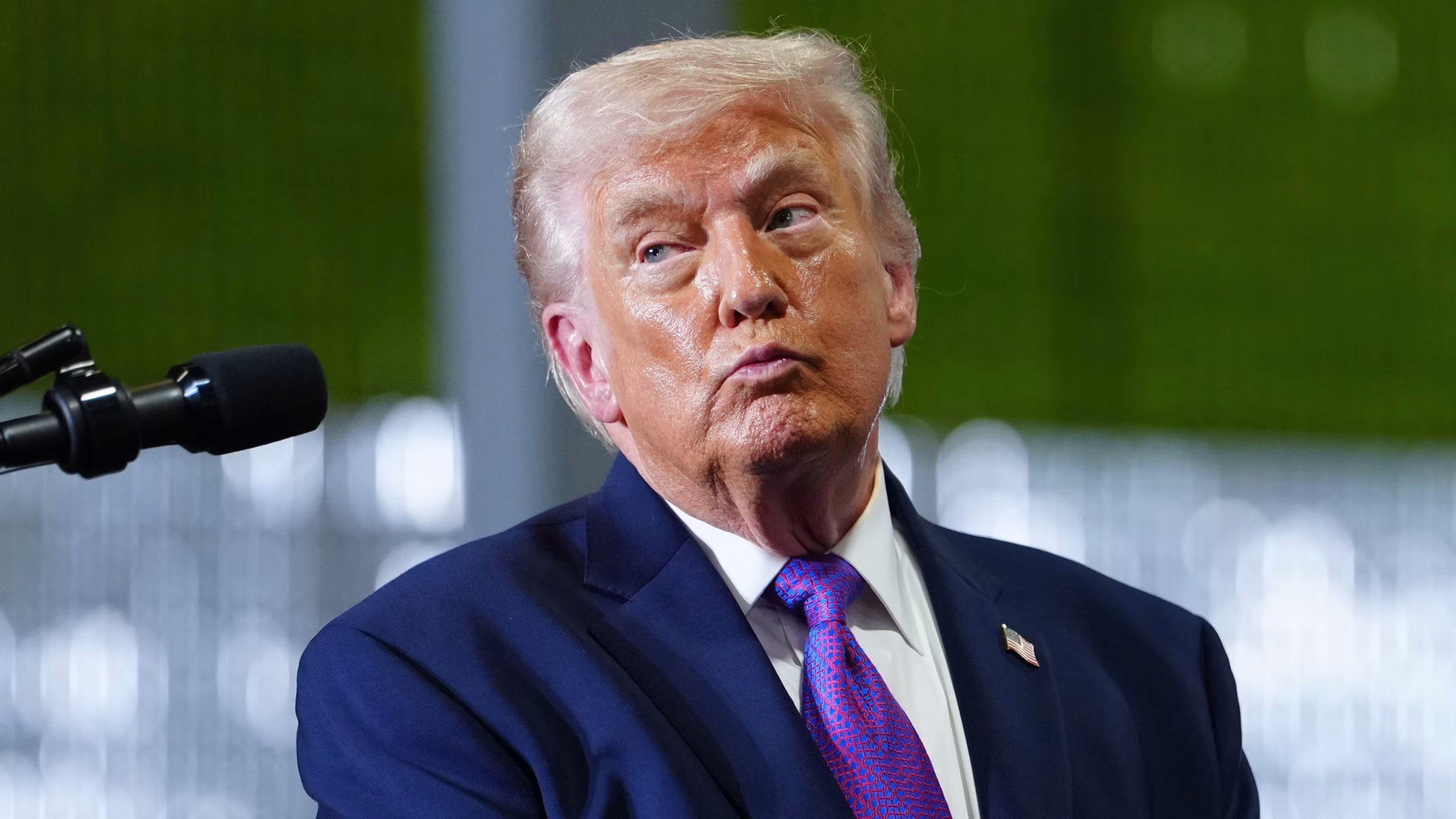 Trump advierte que tiene “munición ilimitada” para enfrentar al régimen de Irán