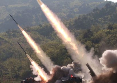 Corea del Norte lanza al menos diez misiles hacia el mar de Japón