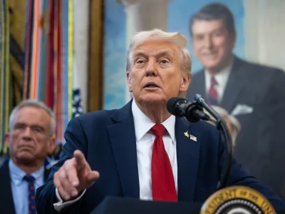 Trump exige a aliados actuar con “coraje” y retomar el control del estrecho de Ormuz