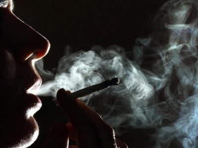 Texas prohíbe la venta de cannabis para fumar y eleva impuestos a productores y comercios