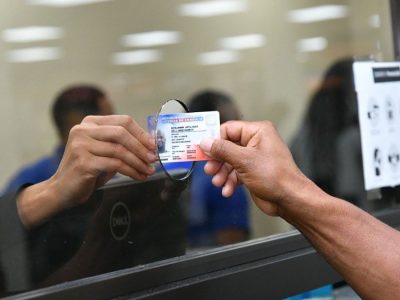 Largas filas en el Intrant por entrega de la nueva licencia de conducir