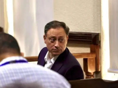 Acusado en caso Jean Alain Rodríguez presenta licencia médica y aplazan juicio para el lunes