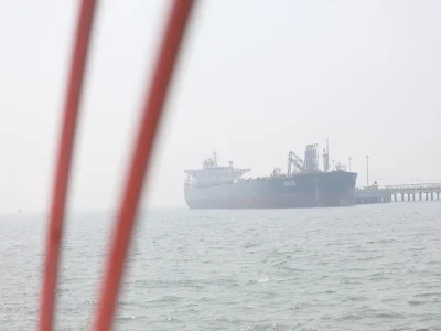 EE.UU. bombardea bases de misiles iraníes cerca del estrecho de Ormuz