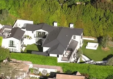 Mujer dispara 10 veces contra la casa de Rihanna en Los Ángeles mientras la cantante estaba dentro