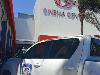 Vigilante muere y agente resulta herido durante balacera en Cinema Centro