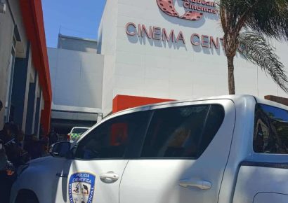 Vigilante muere y agente resulta herido durante balacera en Cinema Centro
