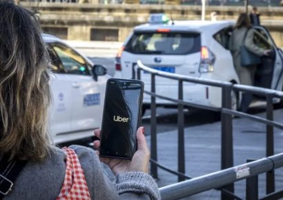 Uber y Nvidia anuncian red global de robotaxis con inteligencia artificial