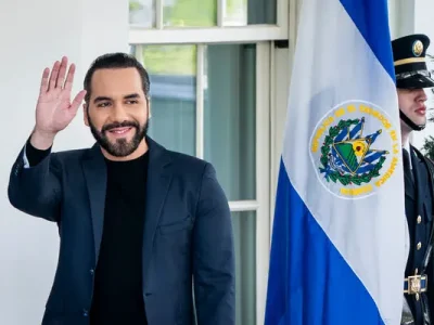 Bukele ironiza sobre Alemania y cuestiona estándares de “democracia plena”