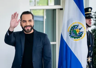 Bukele ironiza sobre Alemania y cuestiona estándares de “democracia plena”