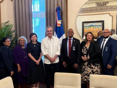 Presidente Luis Abinader se reúne con la directiva del Colegio Médico Dominicano (CMD)