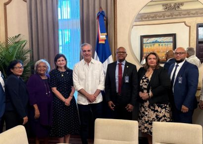 Presidente Luis Abinader se reúne con la directiva del Colegio Médico Dominicano (CMD)