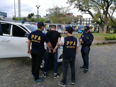 Argentina detiene a colombiano buscado por Interpol en caso vinculado a atentados