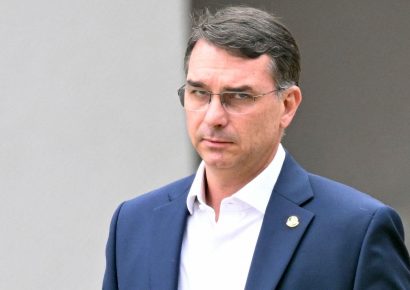 Tribunal Supremo ordena investigar a Flávio Bolsonaro por calumnias contra Lula