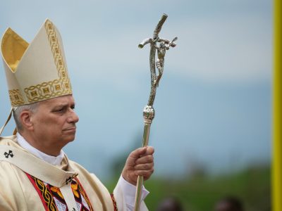 Papa León XIV alerta en Camerún sobre riesgos de la IA y la «sustitución de la realidad»