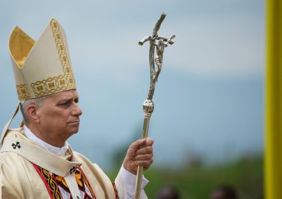Papa León XIV alerta en Camerún sobre riesgos de la IA y la «sustitución de la realidad»