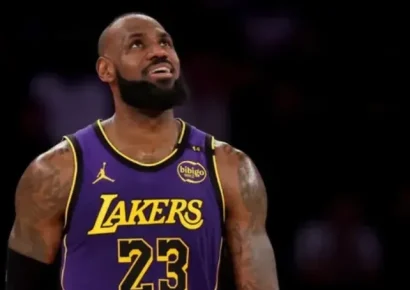 LeBron James impulsa a los Lakers y amplía la ventaja 2-0 sobre Houston