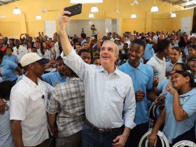 Abinader inaugura nueva escuela básica en La Ureña, SDE, tras 14 años de espera