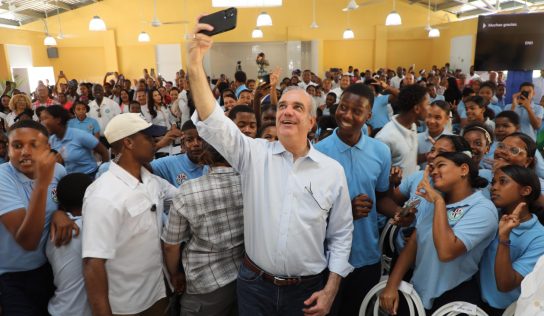 Abinader inaugura nueva escuela básica en La Ureña, SDE, tras 14 años de espera