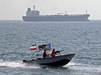 Patrulleras iraníes disparan contra petrolero en el estrecho de Ormuz