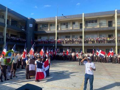 Adolescente cae de tercer piso en colegio San Pío X