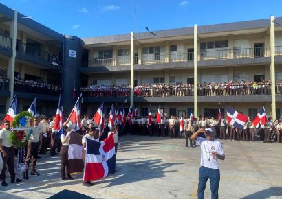 Adolescente cae de tercer piso en colegio San Pío X