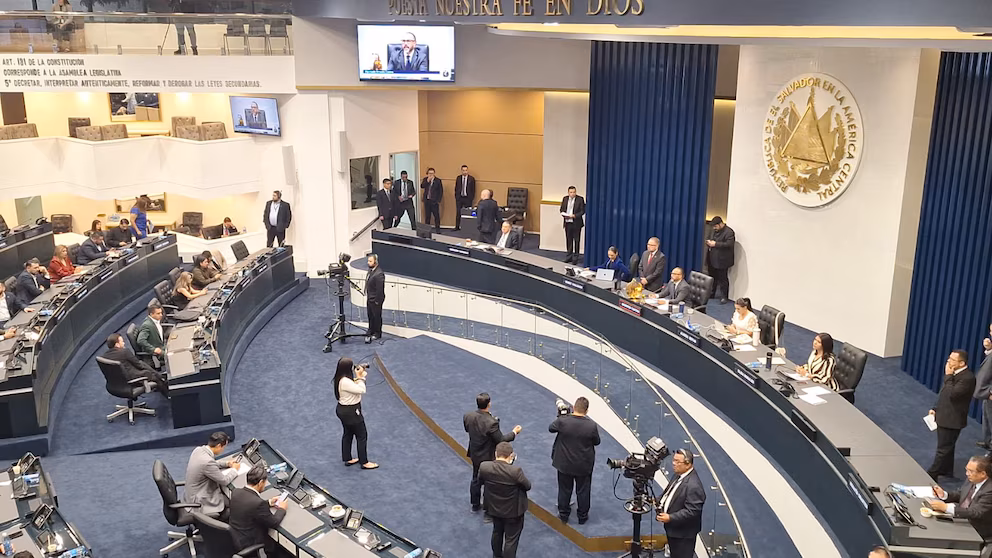 El Congreso de El Salvador aprueba reforma constitucional para otorgar representación a la diáspora